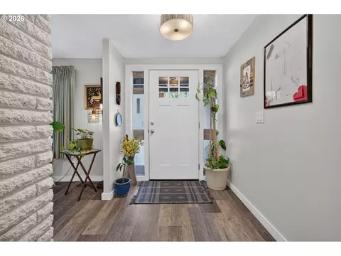 Entry Way - 390 Hunington Ave, Eugene, OR 97405 photo 1 of 2