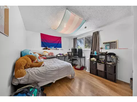 Bedroom - 390 Hunington Ave, Eugene, OR 97405 photo 4 of 4