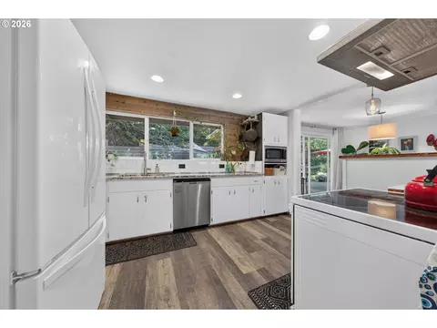 Kitchen - 390 Hunington Ave, Eugene, OR 97405 photo 1 of 5