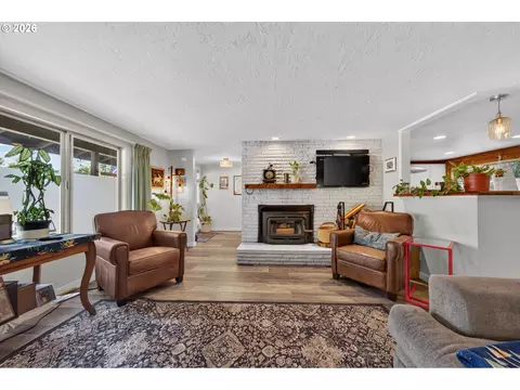 Living - 390 Hunington Ave, Eugene, OR 97405 photo 3 of 4
