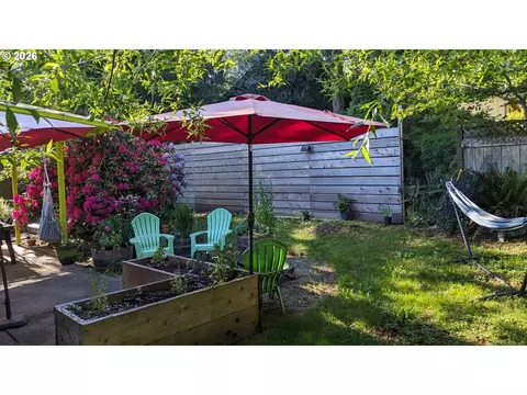Exterior - 390 Hunington Ave, Eugene, OR 97405 photo 7 of 7