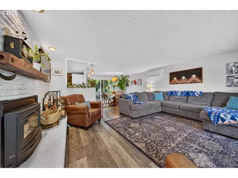 Living - 390 Hunington Ave, Eugene, OR 97405 photo 1 of 4