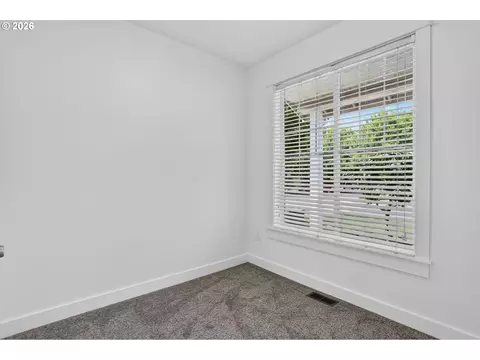 Bedroom - 38417 Redwood St, Sandy, OR 97055 photo 1 of 14