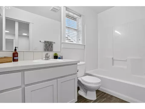 Bath - 38417 Redwood St, Sandy, OR 97055 photo 2 of 2