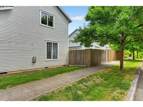 Exterior - 38417 Redwood St, Sandy, OR 97055 photo 3 of 12