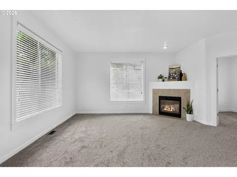 Living - 38417 Redwood St, Sandy, OR 97055 photo 6 of 7