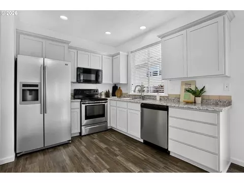 Kitchen - 38417 Redwood St, Sandy, OR 97055 photo 1 of 1