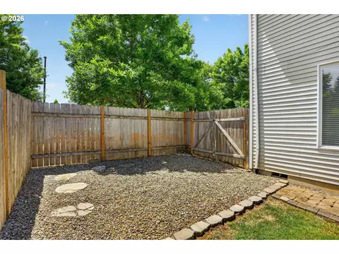 Exterior - 38417 Redwood St, Sandy, OR 97055 photo 7 of 12