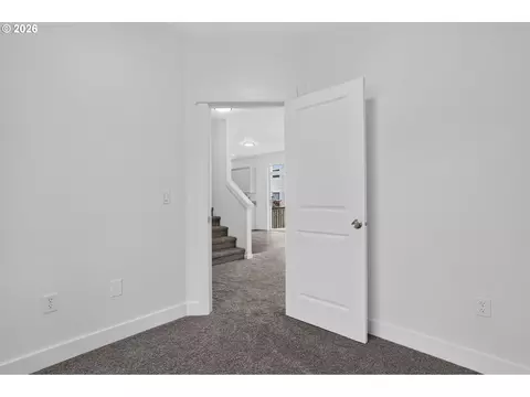 Bedroom - 38417 Redwood St, Sandy, OR 97055 photo 2 of 14