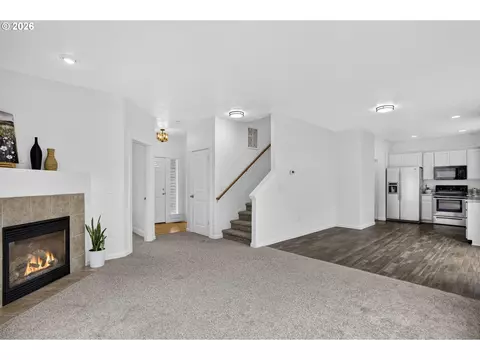 Living - 38417 Redwood St, Sandy, OR 97055 photo 2 of 7