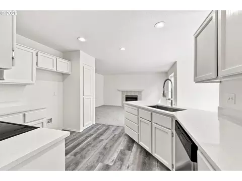 Kitchen - 7580 SW 149th Ave, Beaverton, OR 97007 photo 1 of 2