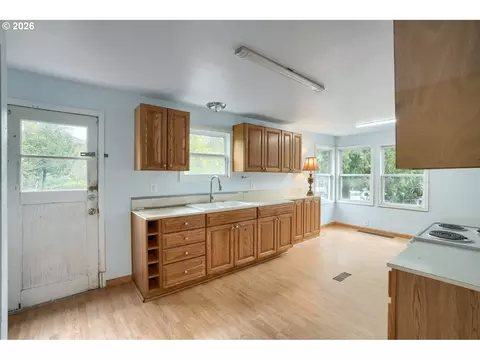 Kitchen - 3552 NEverett St, Camas, WA 98607 photo 1 of 1