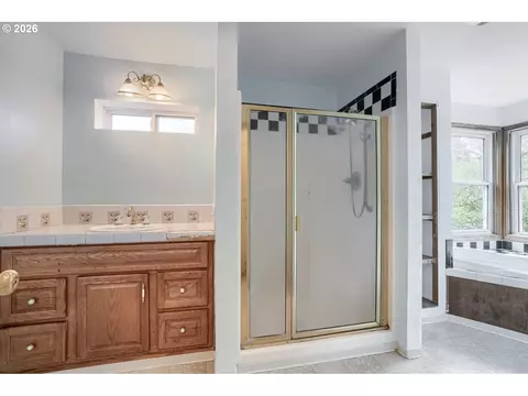 Bath - 3552 NEverett St, Camas, WA 98607 photo 1 of 2