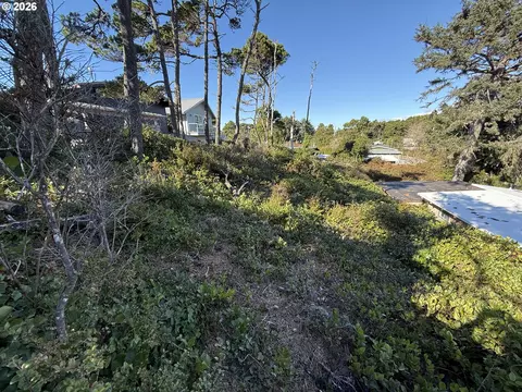 arago st, Florence, OR 97439 photo 3