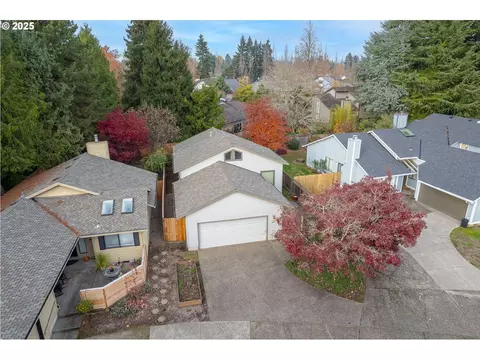 10845 SW Summer Lake Dr, Tigard, OR 97223