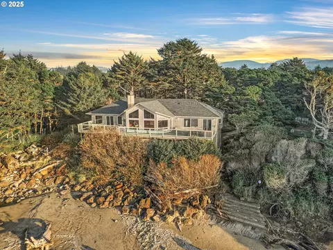 6215 Highway 101 N, Yachats, OR 97498