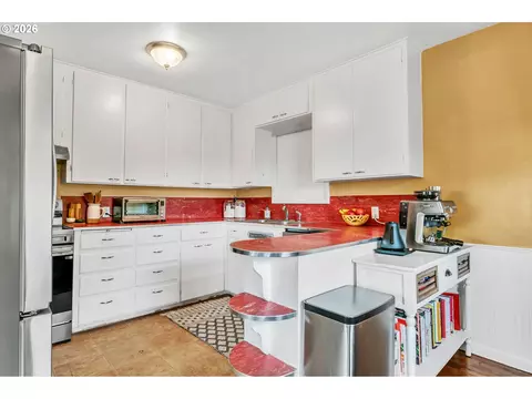 Kitchen - 3811 Souza St, Eugene, OR 97402 photo 1 of 3