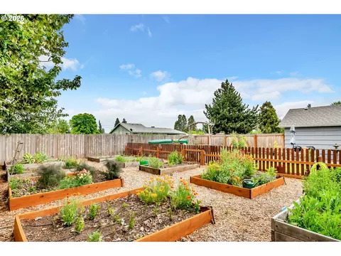 Exterior - 3811 Souza St, Eugene, OR 97402 photo 12 of 12