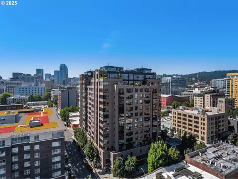 333 NW 9th Ave #902, Portland, OR 97209