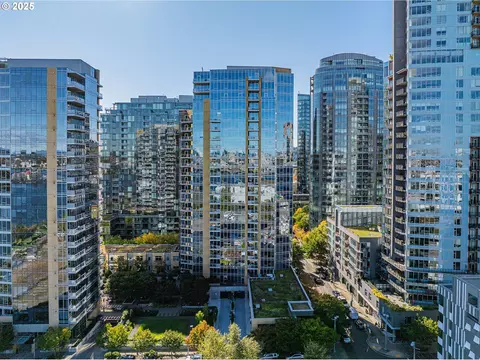 3570 S River Pkwy #2301, Portland, OR 97239