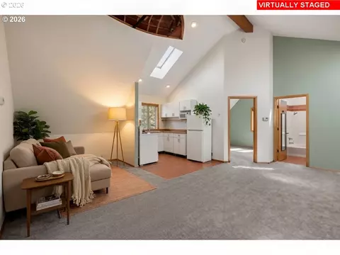 Living - 518 SE Roberts Ave, Gresham, OR 97080 photo 5 of 7