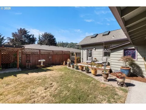 Exterior - 518 SE Roberts Ave, Gresham, OR 97080 photo 8 of 11