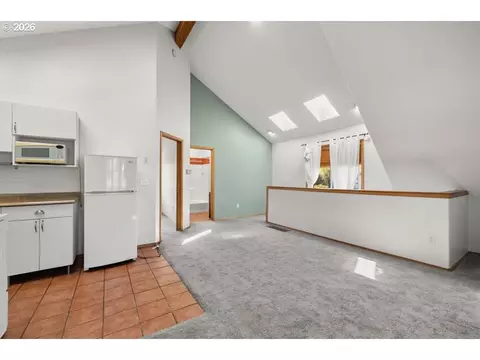 Living - 518 SE Roberts Ave, Gresham, OR 97080 photo 7 of 7
