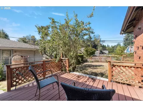 Exterior - 518 SE Roberts Ave, Gresham, OR 97080 photo 11 of 11