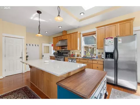 Kitchen - 518 SE Roberts Ave, Gresham, OR 97080 photo 2 of 4