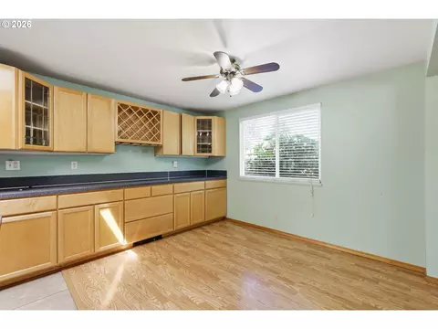 Kitchen - 522 65th St, Springfield, OR 97478 photo 2 of 6