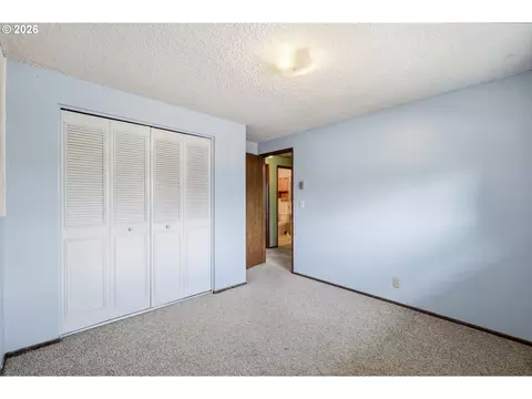 Bedroom - 522 65th St, Springfield, OR 97478 photo 3 of 5