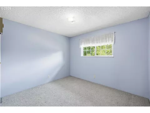 Bedroom - 522 65th St, Springfield, OR 97478 photo 4 of 5