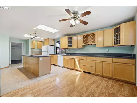 Kitchen - 522 65th St, Springfield, OR 97478 photo 1 of 6