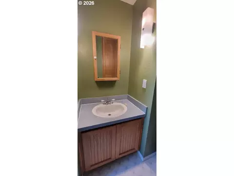 Bath - 302 E Poplar, Joseph, OR 97846 photo 3 of 3