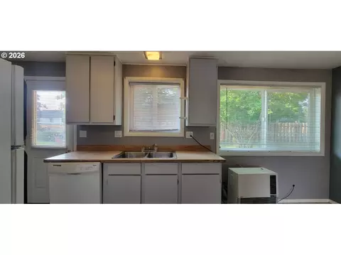 Kitchen - 302 E Poplar, Joseph, OR 97846 photo 2 of 2