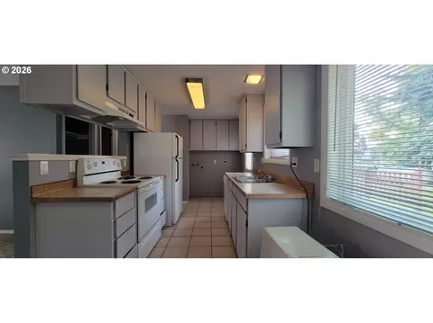 Kitchen - 302 E Poplar, Joseph, OR 97846 photo 1 of 2