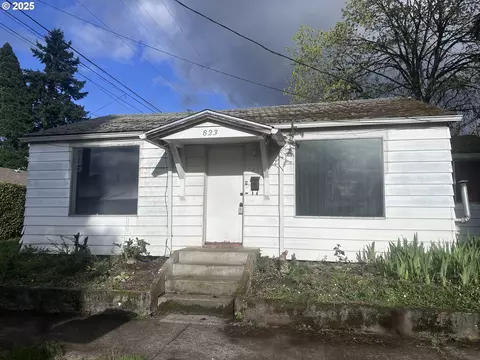 823 4th St, Springfield, OR 97477