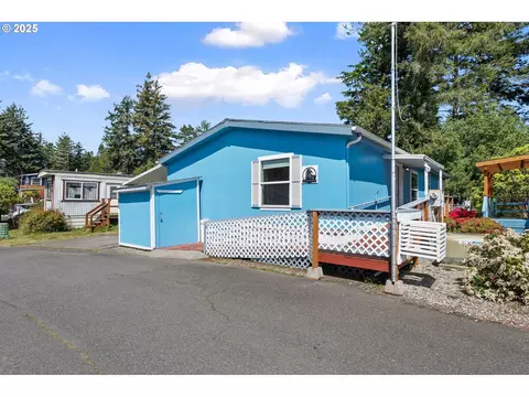 1920 Shorepines Dr, Coos Bay, OR 97420