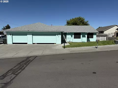 305 NW 9th Pl, Hermiston, OR 97838
