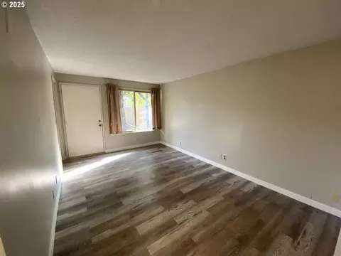 Living - 851 W 5th Ave, Eugene, OR 97402 photo 1 of 2