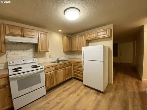 Kitchen - 851 W 5th Ave, Eugene, OR 97402 photo 1 of 2