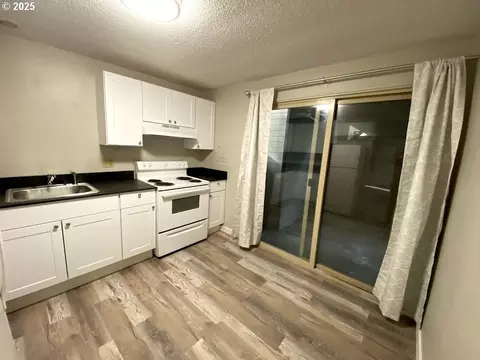 Kitchen - 851 W 5th Ave, Eugene, OR 97402 photo 2 of 2