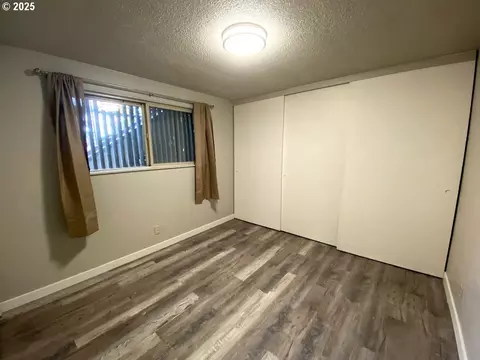 Bedroom - 851 W 5th Ave, Eugene, OR 97402 photo 2 of 4
