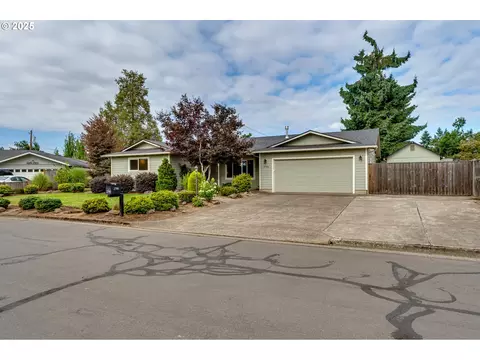 2790 32nd St, Springfield, OR 97477