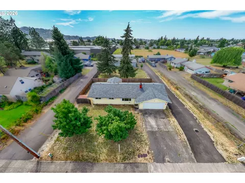 View/Area - 260 35th St, Springfield, OR 97478 photo 1 of 1