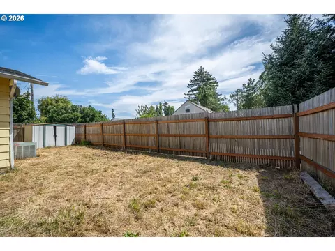 Exterior - 260 35th St, Springfield, OR 97478 photo 2 of 3