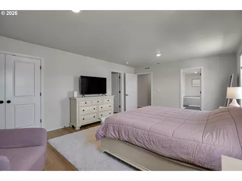 Bedroom - 3394 SE 36th St, Gresham, OR 97080 photo 3 of 6