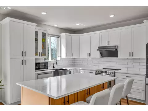 Kitchen - 3394 SE 36th St, Gresham, OR 97080 photo 6 of 7