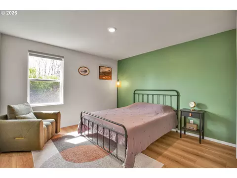 Bedroom - 3394 SE 36th St, Gresham, OR 97080 photo 6 of 6