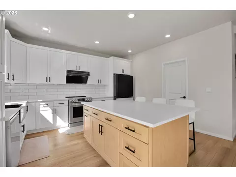 Kitchen - 3394 SE 36th St, Gresham, OR 97080 photo 3 of 7
